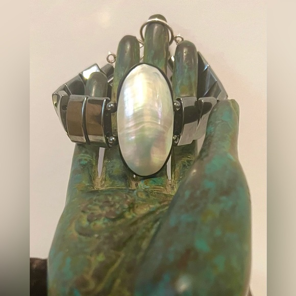 Tungsten Link with a large Mabe Pearl Bracelet - Picture 2 of 10